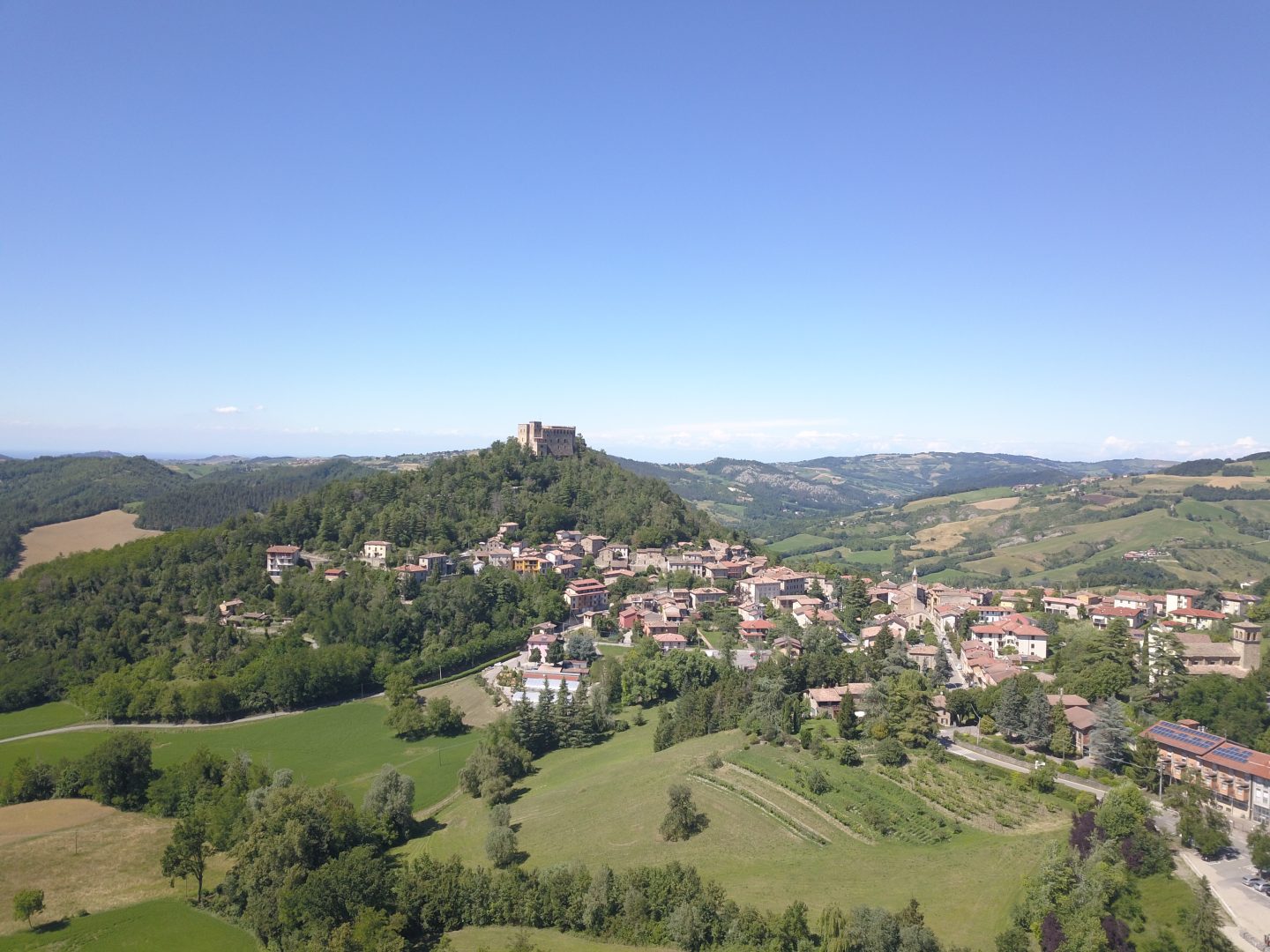 Fiabesco Castello Dal Verme: Un Viaggio nel Tempo a Zavattarello, in Oltrepò Pavese